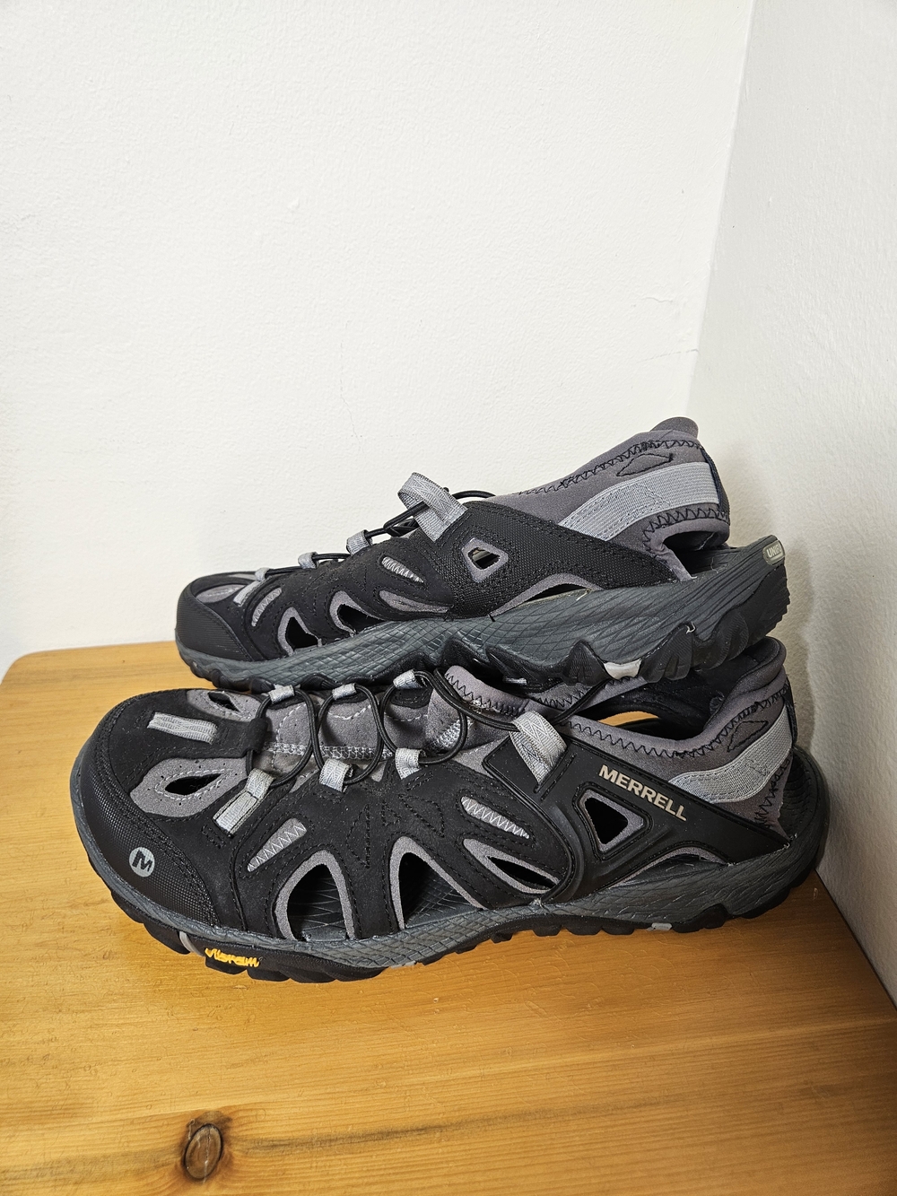 Merrell Men's Black & Gray Trail Sandals